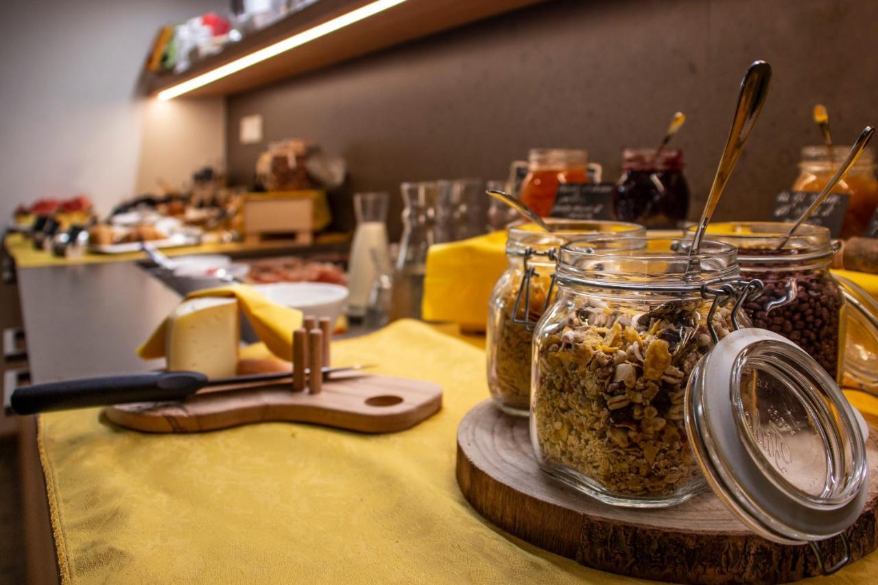 Dolcevita Ambiez B&B San Lorenzo Dorsino Bagian luar foto