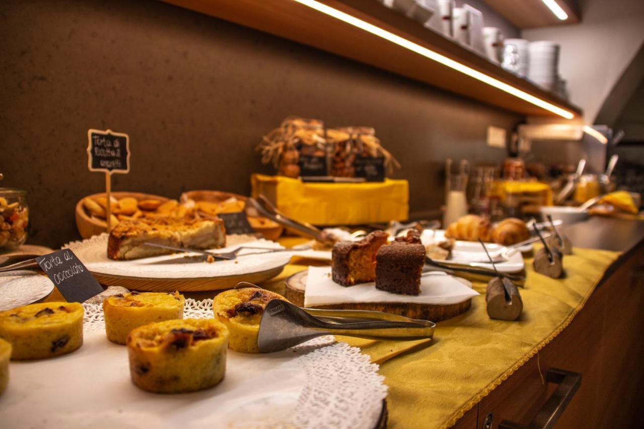 Dolcevita Ambiez B&B San Lorenzo Dorsino Bagian luar foto