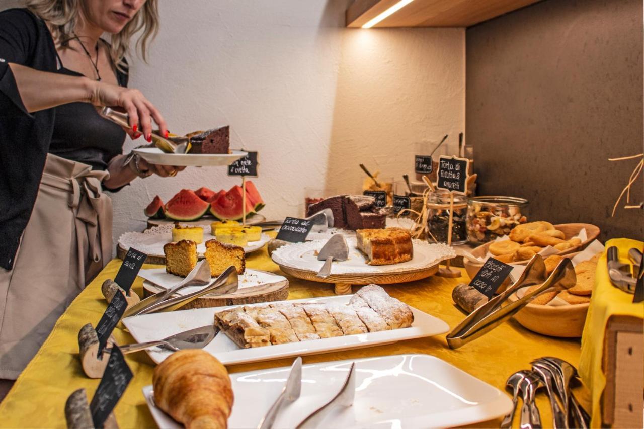 Dolcevita Ambiez B&B San Lorenzo Dorsino Bagian luar foto