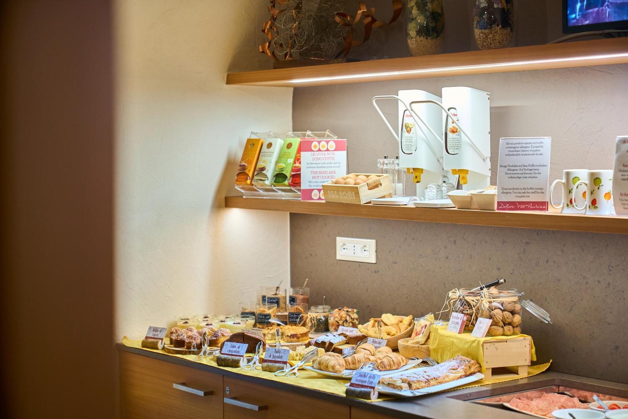 Dolcevita Ambiez B&B San Lorenzo Dorsino Bagian luar foto