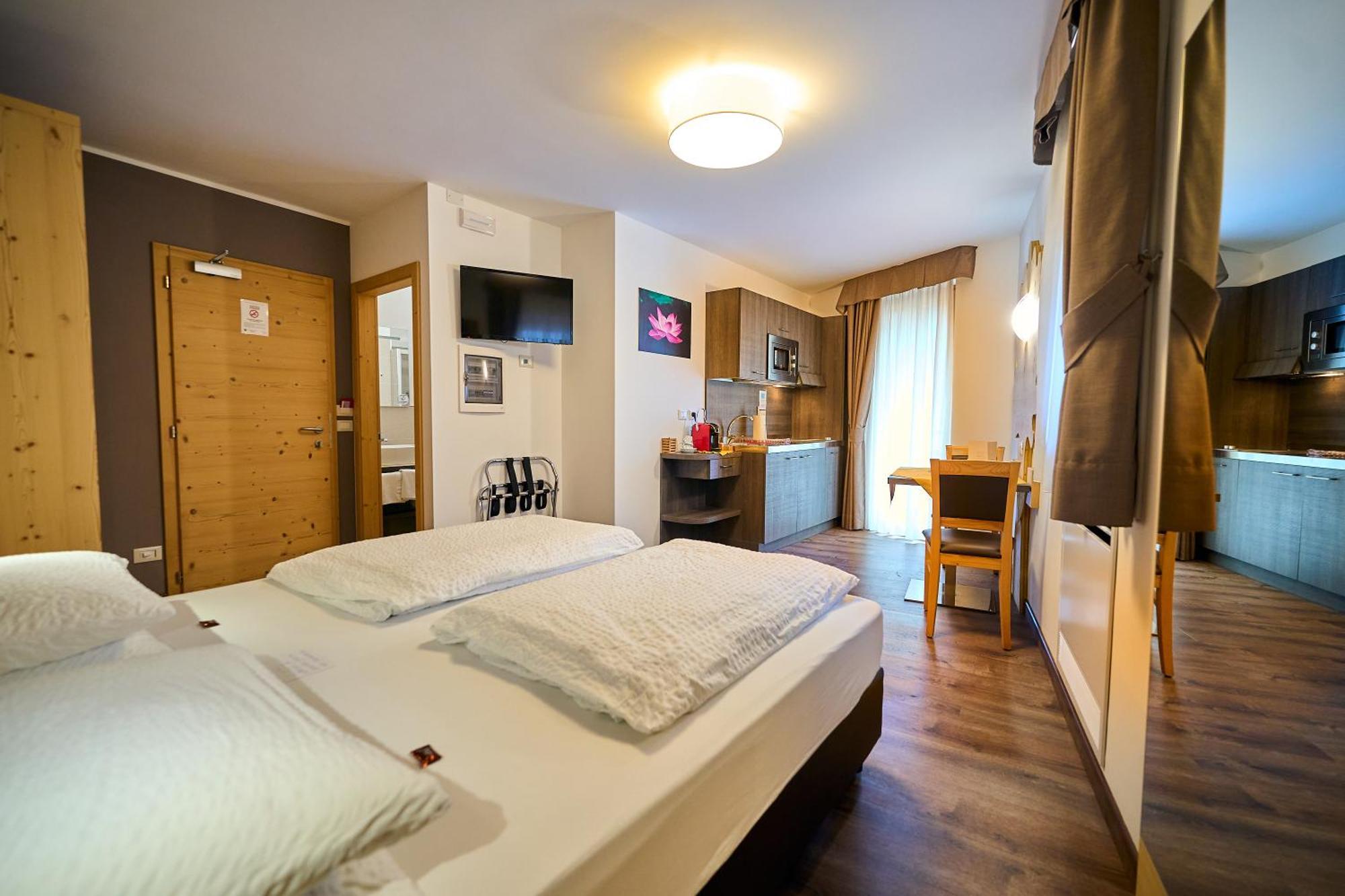 Dolcevita Ambiez B&B San Lorenzo Dorsino Bagian luar foto