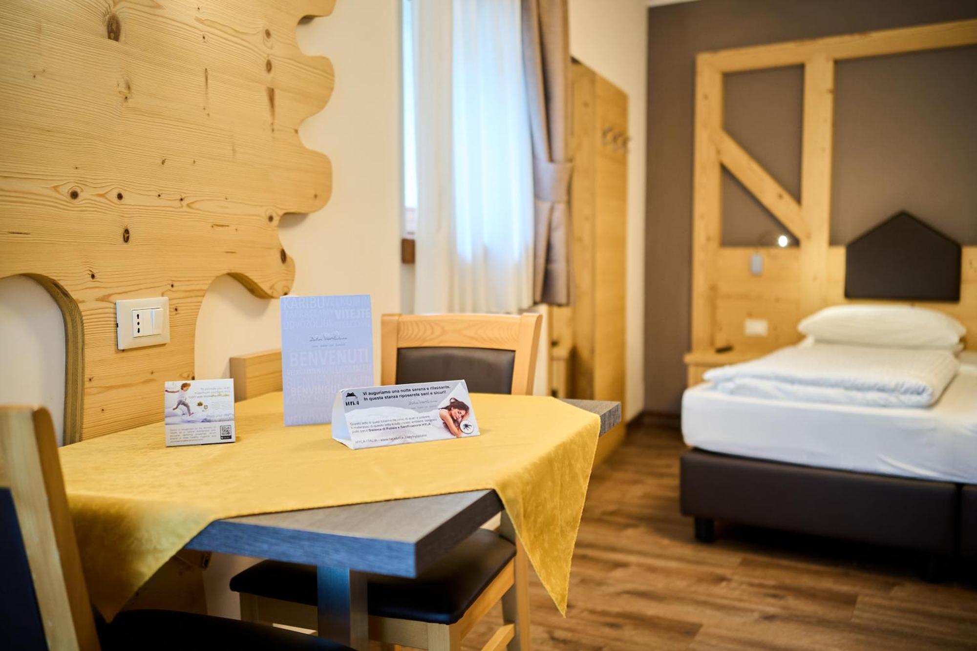 Dolcevita Ambiez B&B San Lorenzo Dorsino Bagian luar foto