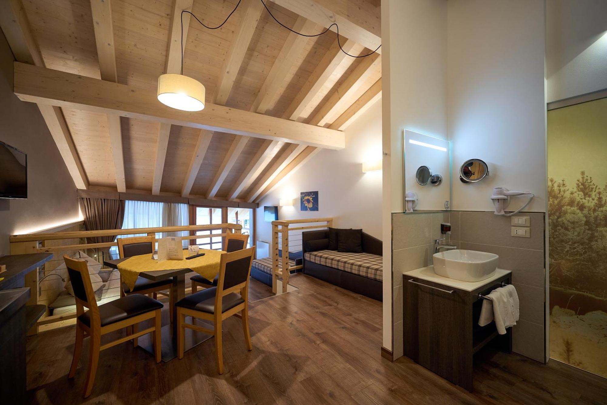 Dolcevita Ambiez B&B San Lorenzo Dorsino Bagian luar foto