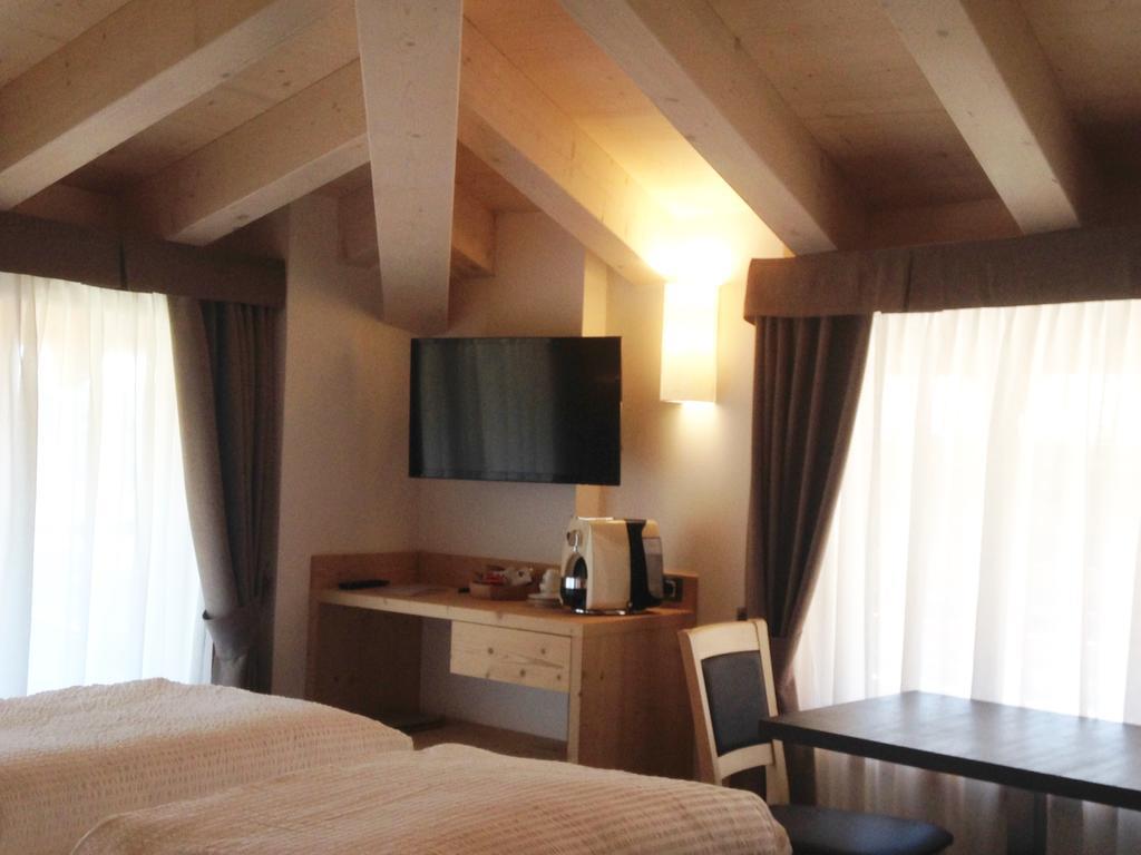 Dolcevita Ambiez B&B San Lorenzo Dorsino Bagian luar foto