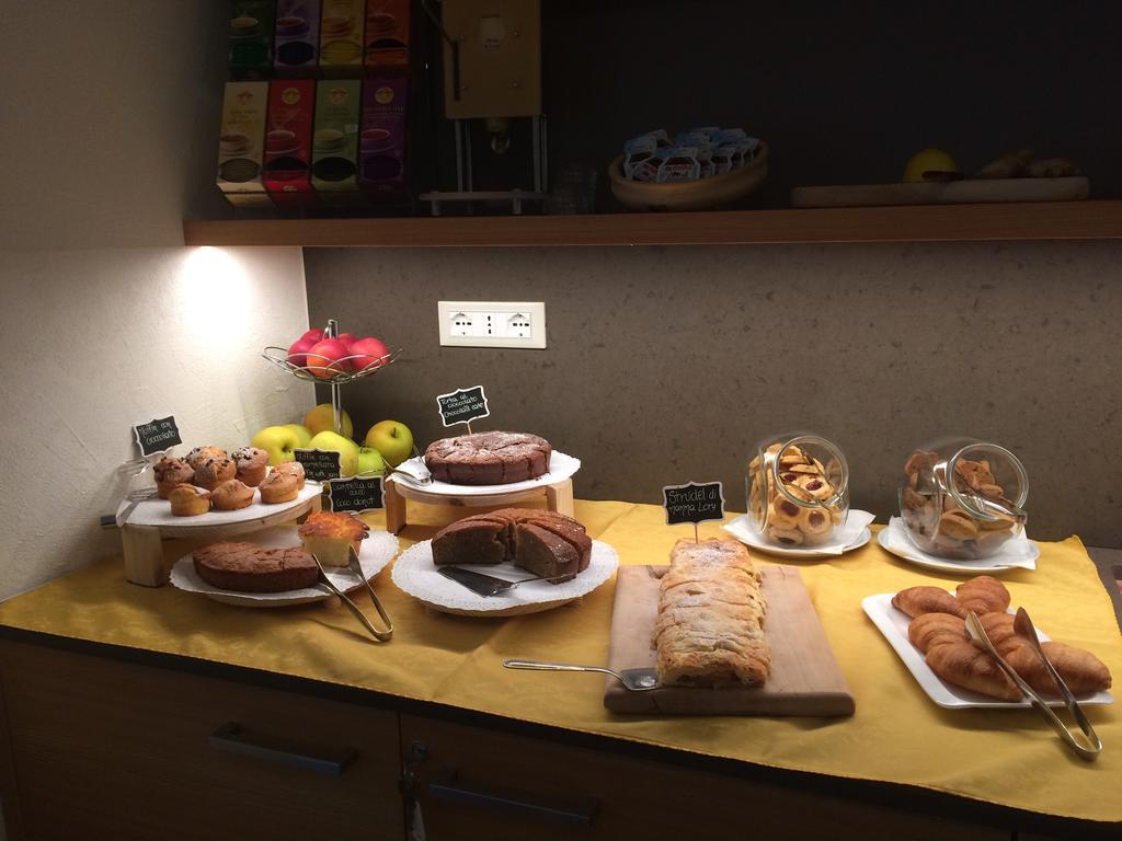 Dolcevita Ambiez B&B San Lorenzo Dorsino Bagian luar foto