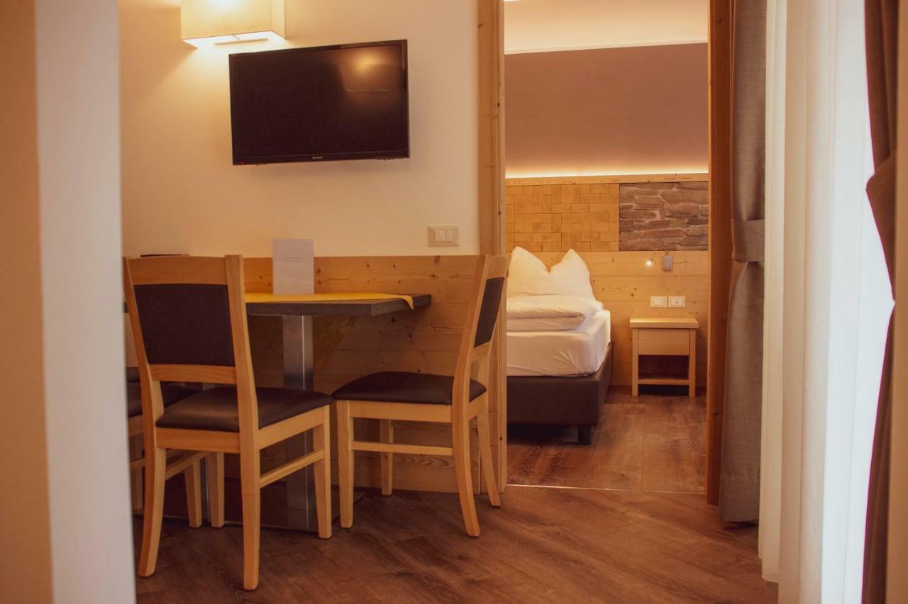 Dolcevita Ambiez B&B San Lorenzo Dorsino Bagian luar foto