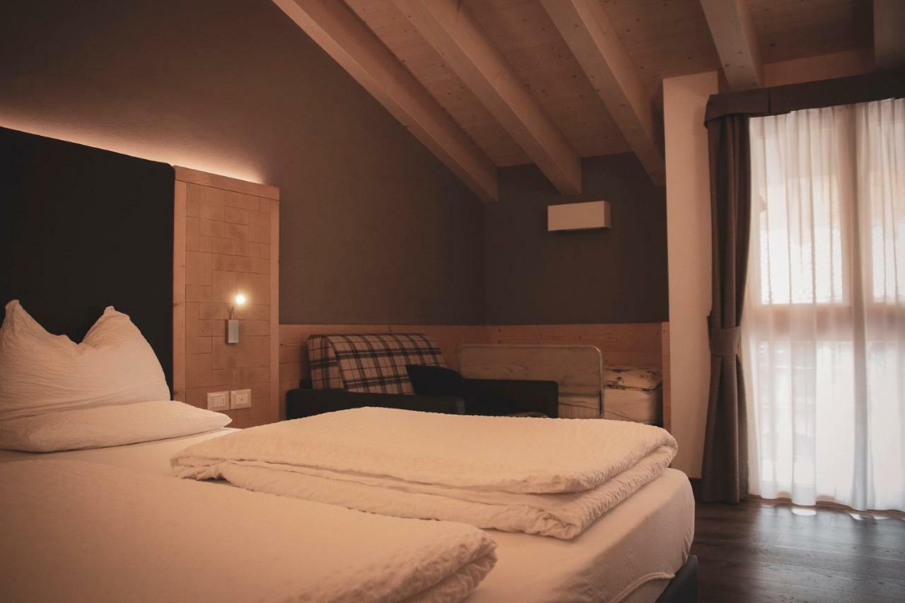 Dolcevita Ambiez B&B San Lorenzo Dorsino Bagian luar foto