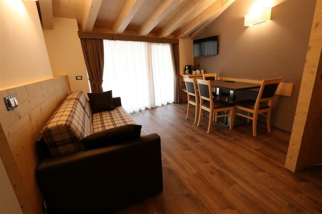 Dolcevita Ambiez B&B San Lorenzo Dorsino Bagian luar foto