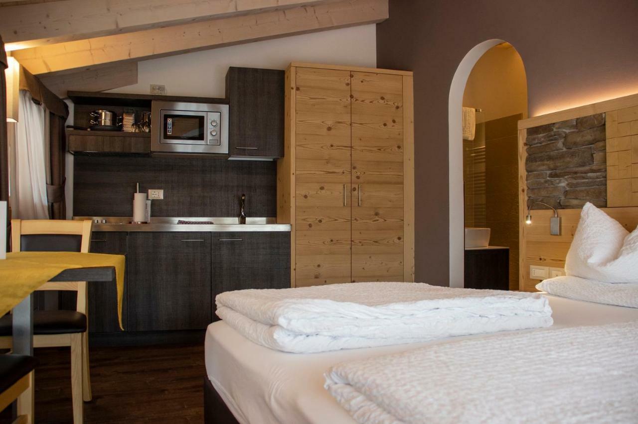 Dolcevita Ambiez B&B San Lorenzo Dorsino Bagian luar foto
